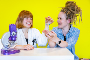 Ein Foto von Alice Wörle und Ursula Moos.